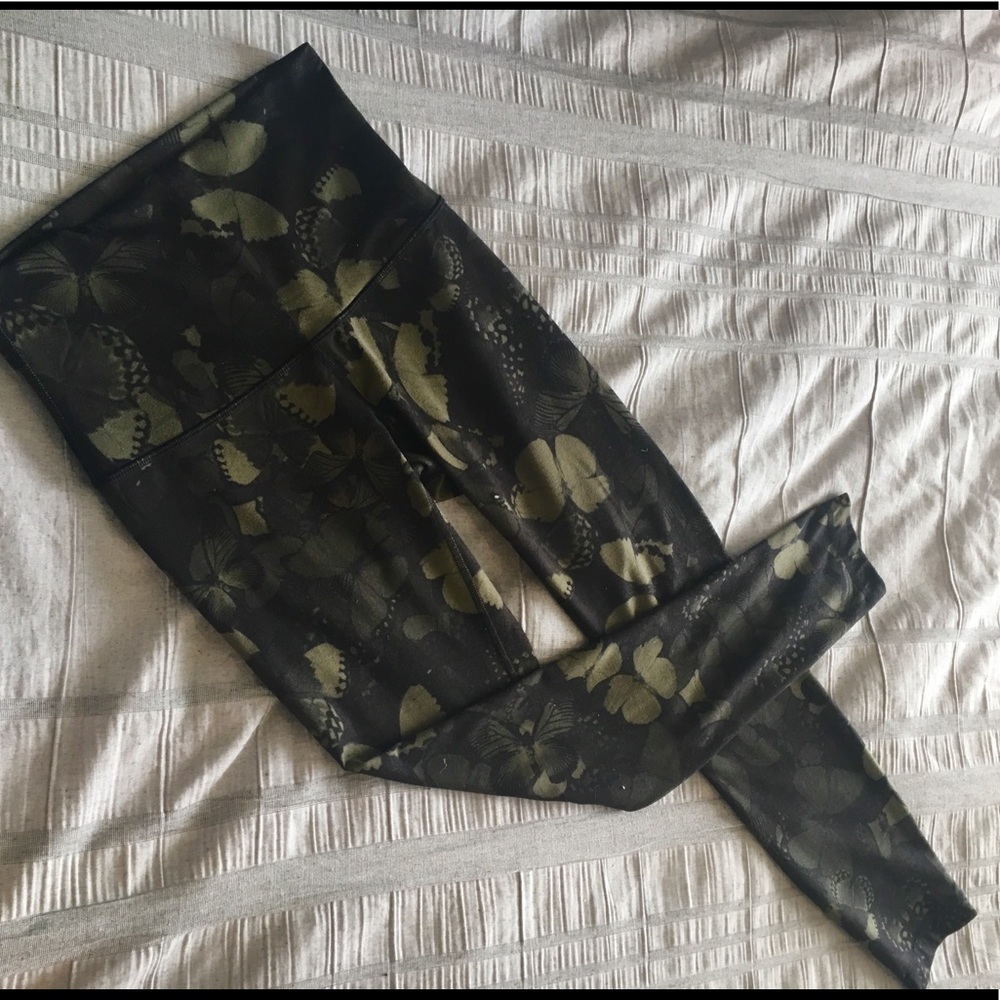 LIKE NEW Lululemon Yoga Pants